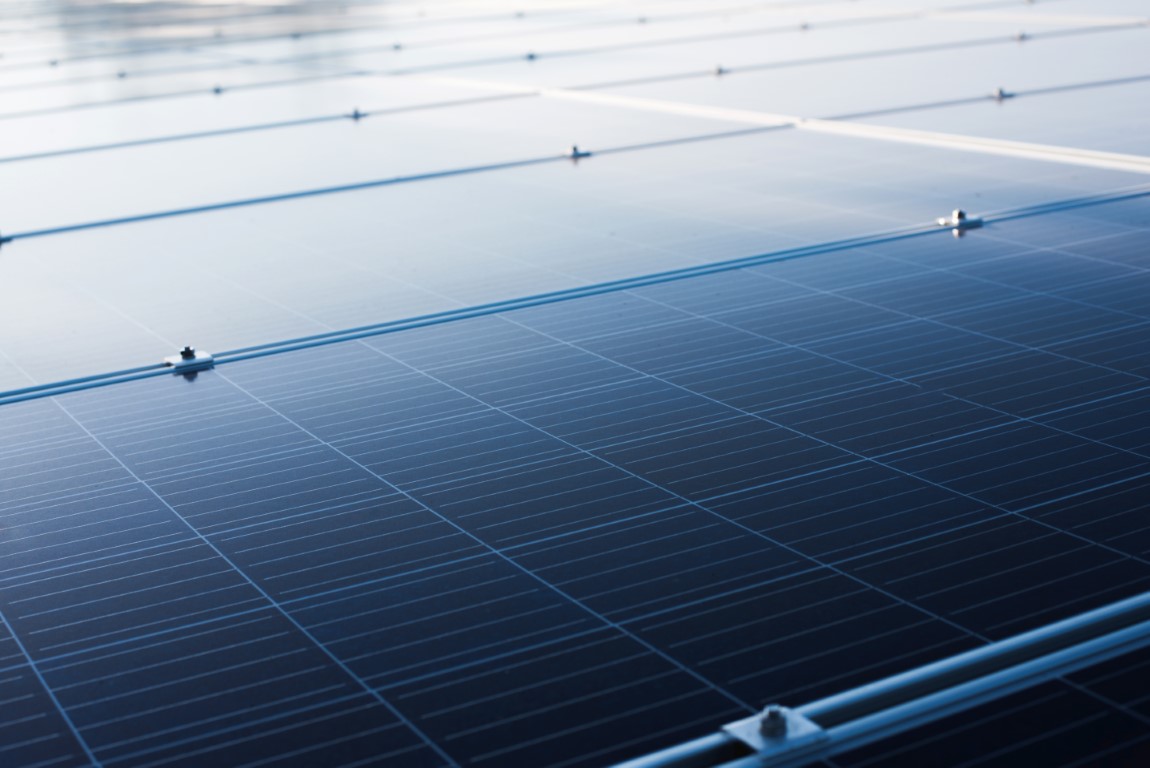 רפורמות סולאריות בישראל: שינויים בהליכי רישוי והחובה להקמת מערכות סולאריות